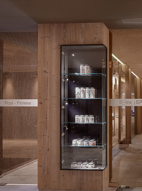SonnenSpa mit Sauna, Fitness und Poolbereich Eingang in das SonnenSpa mit Sauna, Fitness und Poolbereich