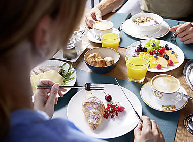 Ein gedeckter Frühstückstisch im Hotel Das Sonnenparadies