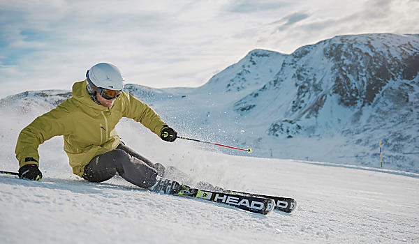 [Translate to English:] Das Sonnenparadies: Skifahren im Skigebiet bei Schenna in Südtirol